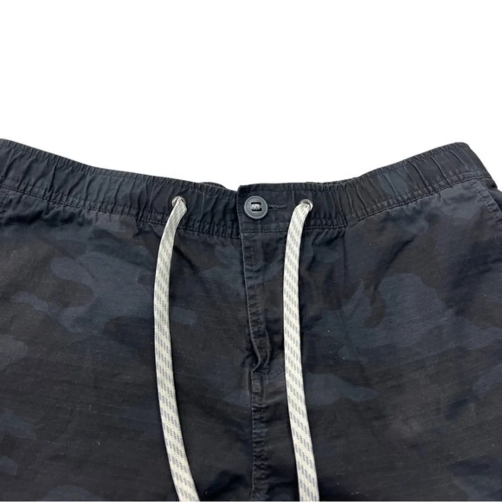 Vuori Ripstop Black Camo‎ Shorts